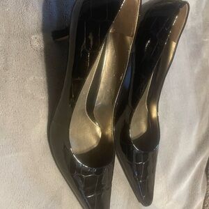 Elegant Black Crocodile Pattern Heels